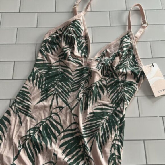 NWT Lively Women's Pink & Green Floral Print Snaps Bodysuit Size Small - Picture 6 of 9